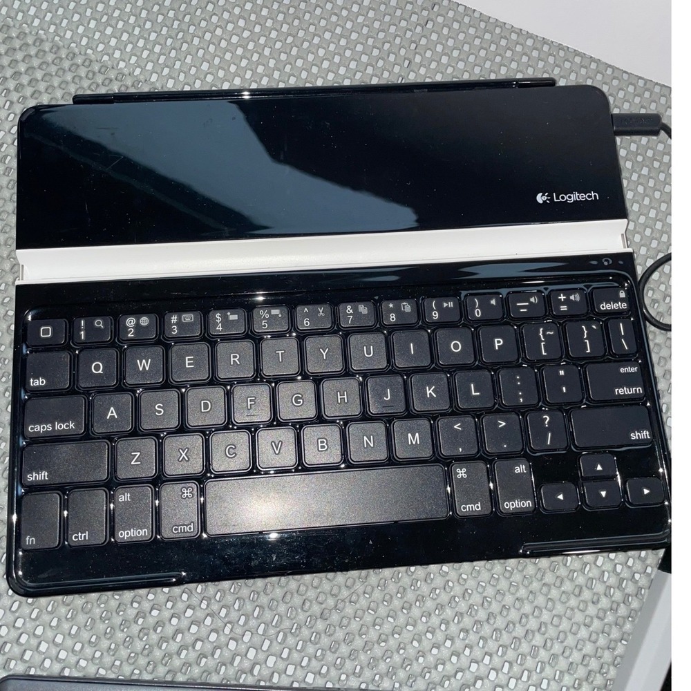Tablet Lot Verizon Ellipsis 7 Android Tablet, Generic Tablet & Logitech Keyboard